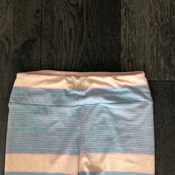 LulaRoe Woman’s leggings. - Picture 3 of 7